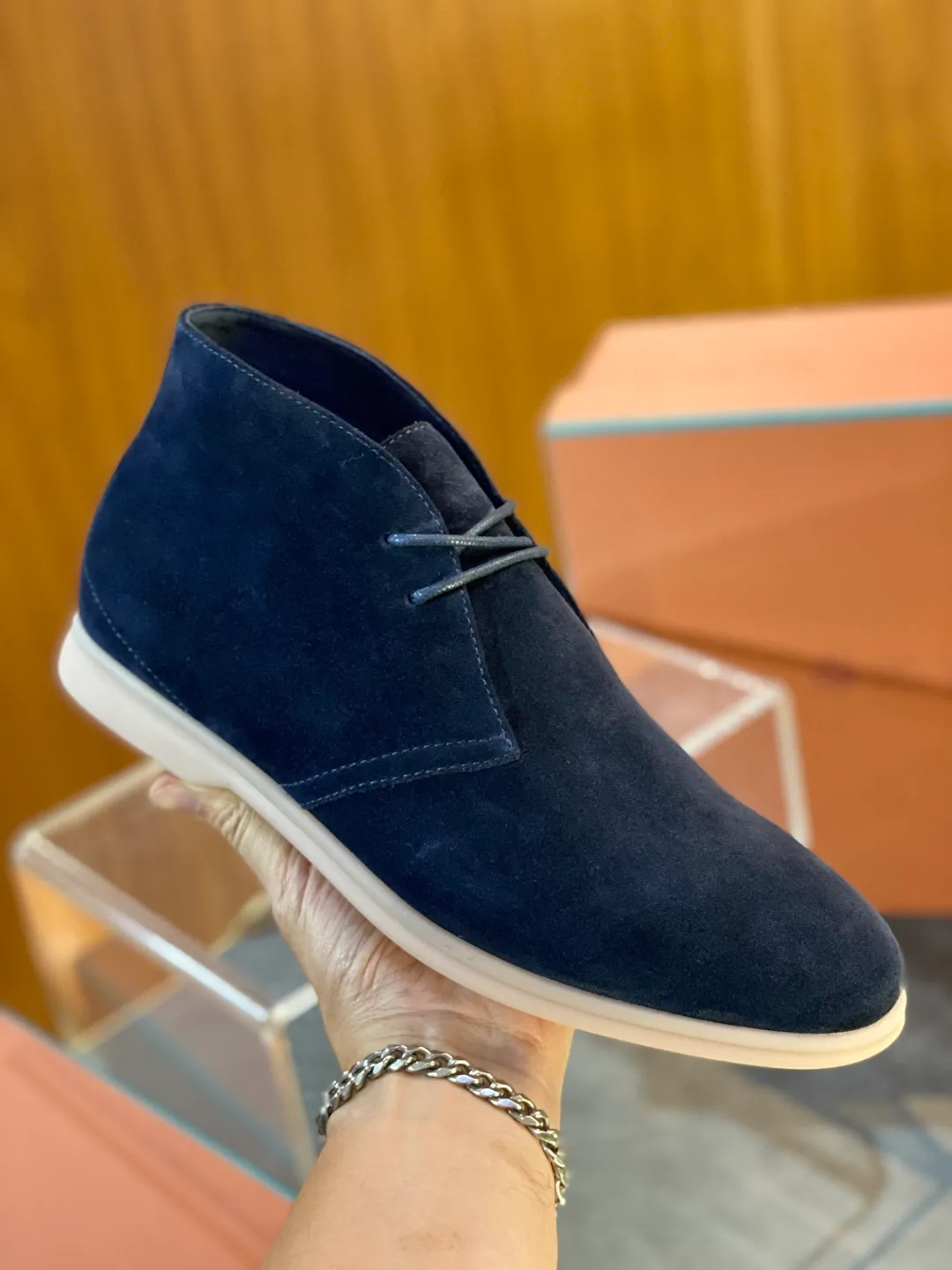 💰780 Loro Piana men's boots for autumn and winter ♞size; 39~46 The flexibility of first-layer cowhide returns to nature and feels the freedom and elegance in the city. A return to the original equestrian elegance aesthetics, Loro Piana is once again inspired by equestrianism this season, perfectly integrating freedom, elegance and functionality.